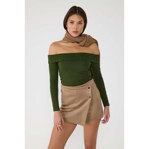 Chemise décontractée à épaules dénudées avec logo sur le devant 100% coton - Product Image 1