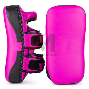 Escudos de Patada de Cuero Curvos Personalizados, Aplicables al Aire Libre, para Muay Thai, MMA, Kickboxing y Entrenamiento de Artes Marciales - Product Image 5