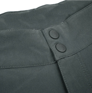 Diseño personalizado de satén ligero de secado rápido cintura media cremallera Fly pantalones cortos al aire libre técnica bordada múltiples bolsillos - Product Image 6