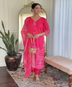 Ropa de fiesta de noche Vestidos al por mayor Ropa de mujer Casual Top Bottom Dupatta Comprar a granel Proveedor de moda pakistaní indio - Product Image 1