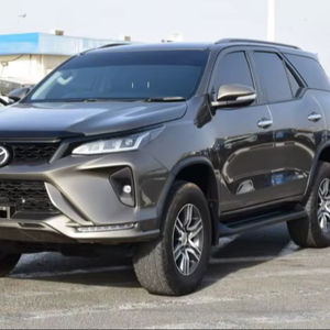 Toyota Fortuner Usada en Buen Estado, Impecable, Sin Historial de Accidentes, Volante a la Izquierda y Derecha en Venta - Product Image 1