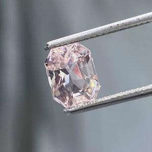 Piedra de Morganita Natural Certificada, Corte Brillante Octogonal, con Excelente Color y Calidad de Brillo, Berilo Natural de 2.51 Quilates - Product Image 1