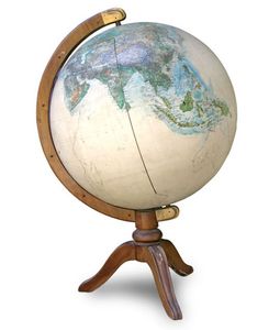 Globo pulido a mano hecho de madera maciza con tallas de mapas precisas, perfecto para aulas, salas de estar y acentos de decoración - Product Image 5