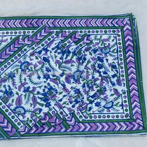 Blok tangan yang indah dicetak tikar berlapis dengan Set serbet untuk perayaan pernikahan makan dekorasi meja, warna Set tatakan meja