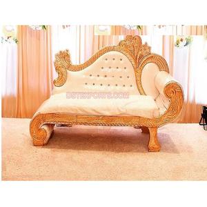 Loveseat DE BODA italiano de aspecto dorado para pareja, novia, novio, Loveseat para escenario de boda, sofá de boda de estilo italiano para novia - Product Image 1