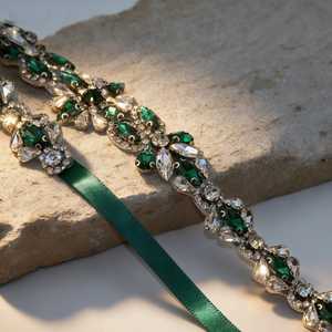 Cinturones de Novia Bridella BS167KL con Pedrería Esmeralda, Ajuste Cómodo, para Bodas, Bailes de Graduación y Eventos Formales - Product Image 5