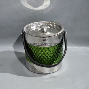 Refroidisseur à vin polyvalent en acier inoxydable avec finition élégante, parfait pour garder les boissons au frais lors des fêtes et des célébrations - Product Image 4