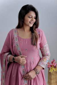 Conjunto de Vestido Largo de Seda Chinnon Pura, Completamente Cosido, Listo para Usar, con Dupatta, para Mujer, a un Precio Accesible - Product Image 2