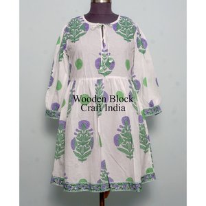 Robe midi florale d'été en coton 100% fabriquée à la main, écologique, imprimée numériquement, avec un design de fermeture à cordon, idéale pour les journées ensoleillées - Product Image 1