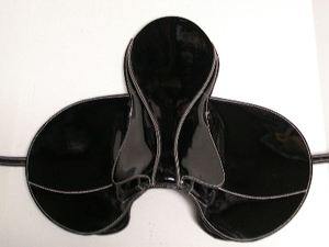 Selle de course pour cheval en cuir synthétique et plastique, légère, faite à la main, confortable, tailles personnalisables, logo personnalisé, RN Enterprise - Product Image 2