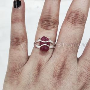 Joyería de piedra áspera, anillo para mujer, piedra preciosa Natural crudo de rubí, piedra natal de Julio, banda de alambre, joyería de Navidad, anillo de Plata de Ley 925 - Product Image 1