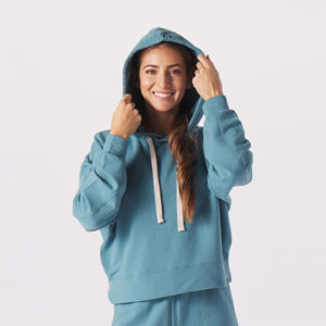 Haut court à capuche pour femmes personnalisé pull oversize décontracté à capuche avec logo court sur le devant vêtements d'hiver 100% coton - Product Image 1