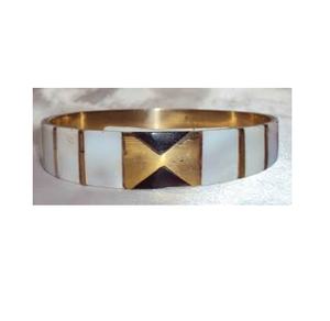 Hot Selling Mother of Pearl Bangle Customized Size Mother of Pearl Jewelry Bangle Rectangle Shape Natural <b>White</b> - Product Image 6