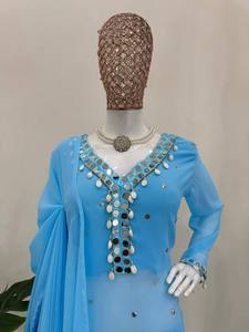 Ensemble Sharara bleu pastel avec dupatta et broderie miroir - Product Image 2