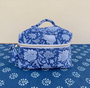 VersaStyle Multi-Purpose <b>Vanity</b> <b>Bag</b> With Durable Zipper for Perfect for Cosmetic Use and Fashion-Forward Organizer - Product Image 2