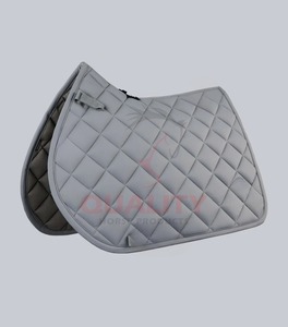 Manta de silla de montar inglesa duradera y transpirable con paneles acolchados suaves que proporcionan mayor estabilidad, flujo de aire refrescante y un toque suave. - Product Image 4