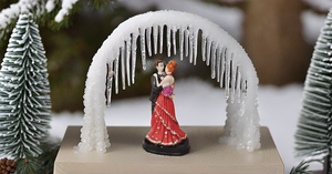 Modern Style Handmade Resin Couple Statues Home Decor Living Room Bookshelf Figurines for Wedding Birthday Diwali Gifts - Product Image 2