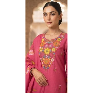 Ajoutez une touche d'élégance gracieuse à votre garde-robe ethnique avec cet ensemble 3 pièces en coton/bambou brodé rose pour femme. - Product Image 2