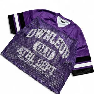 Maillot de football américain en maille Maillot de sport en tissu personnalisé avec logo en détresse Maillot de gardien de but en maille de couleur rouge - Product Image 5