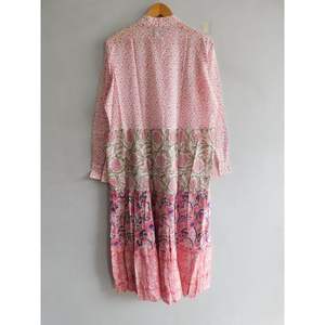 Vêtements d'été en coton rose imprimé de fleurs à la main Robe de nuit Maxi pour femmes Robe longue décontractée Robe Maxi Robe décontractée pour femmes - Product Image 4