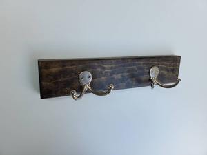 Cintre en bois poli pour l'affichage en boutique Solution de vente au détail à bas prix Cintre en bois peu encombrant - Product Image 3