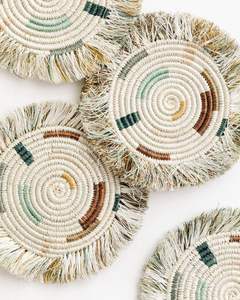 Sous-verre en raphia de style décoratif pour accessoires de table basse, améliorant l'intérieur avec une texture naturelle et chaleureuse - Product Image 5