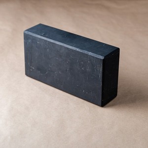 Brique de shungite non polie 2*3.9*7.9 pouces (5*10*20 cm) - Product Image 2