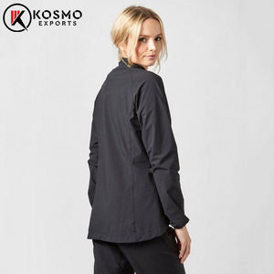 Chaqueta de concha blanda para mujer con diseño personalizado al por mayor, cortavientos impermeable transpirable con cuello levantado, ropa cálida para exteriores - Product Image 2