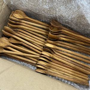 Cuillère de cuisine en bois d'acacia et bambou écologique Cuillère en bois en forme de cœur - Product Image 2