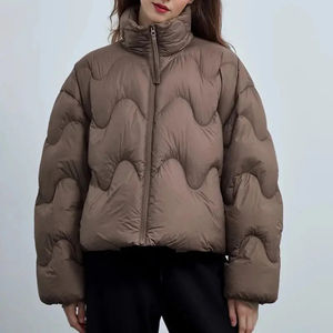 2025 Vestes bouffantes pour femmes de qualité supérieure avec logo personnalisé Vestes bouffantes décontractées à capuche hiver confortables col rembourré Vestes bouffantes pour femmes - Product Image 2