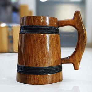 Tasse à bière en bois de mangue créative écologique Conception unique Poignée de tasse en bois naturel Cadeau de mariage haut Fabrication indienne originale - Product Image 4