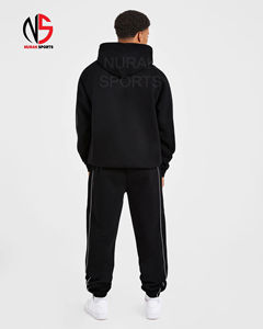 Ensemble de survêtement sportif pour homme personnalisé, coupe ample et courte, broderie réfléchissante, noir, de qualité supérieure chez Nurak Sports - Product Image 2
