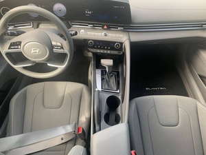 มือสอง2024 HY-undai Elantra SEL - Product Image 3