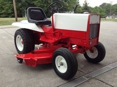 ซื้อรถตัดหญ้า Gravely มือสอง/ใหม่ ระบบขับเคลื่อน 2 ล้อ สีแดง เบาะสีขาว พวงมาลัยสีดำ - Product Image 4