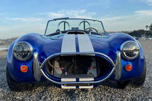 S-helby C-obra d'occasion en bon état, boîte manuelle 5 vitesses, moteur V8 de 302 pouces cubes, habillage extérieur - Product Image 2