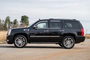 Offre Spéciale : Cadillac Escalade Hybride Platinum Edition 4x4 d'occasion - PRÊT À EXPÉDIER - Product Image 2