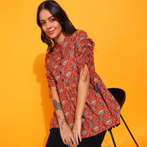 Kurti corto de algodón con estampado floral naranja para mujer, con cuello mandarín y mangas con cordón, estilo ajustado a la cintura, cómodo. - Product Image 1
