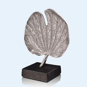 Escultura de hoja de metal chapada en plata con estilo con base negra para sala de estar, hogar y oficina, escultura de Decoración de mesa - Product Image 3