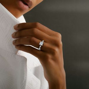 Anillo de compromiso de princesa y marquesa con diamantes de moissanita de 1,5 quilates de plata 925 con diamantes de forma mixta - Product Image 3