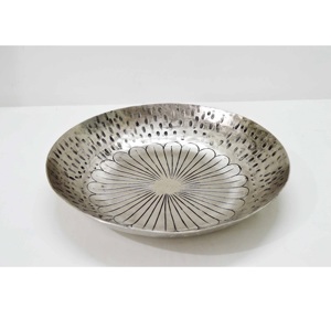 Plato redondo de diseño grabado en tono antiguo niquelado de aluminio, plato redondo para servidor de frutas profundas para uso en el hogar, Hotel, boda - Product Image 1