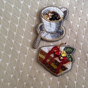 Ornement étoile en perles fait main avec des détails complexes apporte un charme festif élégant pour la décoration de l'arbre de Noël et les cadeaux - Product Image 1