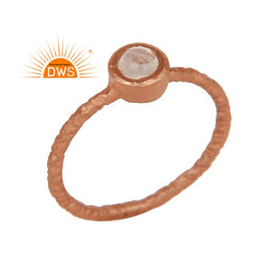 Anillo apilable de plata de ley hecho a mano, chapado en oro rosa, con piedra lunar arcoíris natural, joyería para mujer, regalo para ella. - Product Image 1
