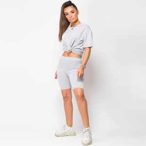 Conjunto de ropa deportiva informal de verano para mujer, de manga corta Camiseta extragrande y pantalones cortos de motorista para correr - Product Image 2