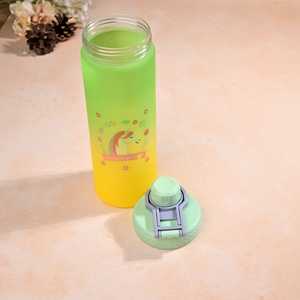 Botella de Agua Infantil de Plástico Verde con Recubrimiento Cítrico, Tapa con Bisagras, Cordón para Colgar, Ideal para Campamentos, Festivales y Regreso a Clases - Product Image 2