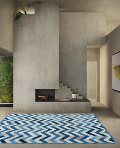 Tapis en cuir de vachette à chevrons teints en blanc et bleu, fait à la main, tapis patchwork en cuir pour la décoration intérieure moderne - Product Image 6