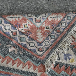 Tapis en fil abstrait PRT fait main, écologique et antidérapant pour salon et chambre à coucher |   Tapis artisanal durable et doux - Product Image 5