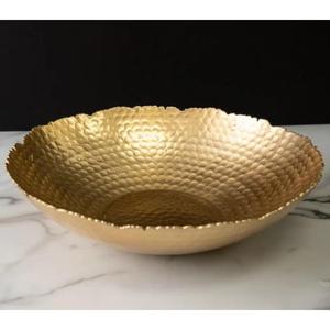 Recipiente para servir de latón de calidad superior con detalles antiguos ornamentados con diseño martillado - Product Image 1