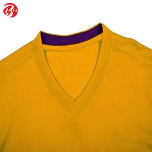 Uniforme de football pour adultes avec design personnalisé découpe automatisée de chemises et hauts pour entraînement d'équipe et utilisation de maillots de football - Product Image 2