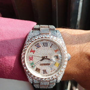 Montre de luxe pour homme arc-en-ciel entièrement glacée avec chiffres multicolores et diamants de marque premium - Product Image 1