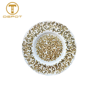 Assiettes de présentation en verre à motif floral en relief pour la décoration de table de banquet de mariage